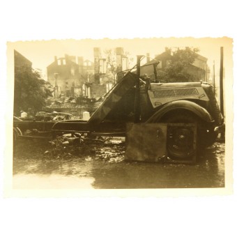 Foto av den lettiska staden Daugavpils-Dünaburg som förstördes av det tyska flyget. Espenlaub militaria